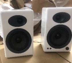 Tornamesa y Altavoces