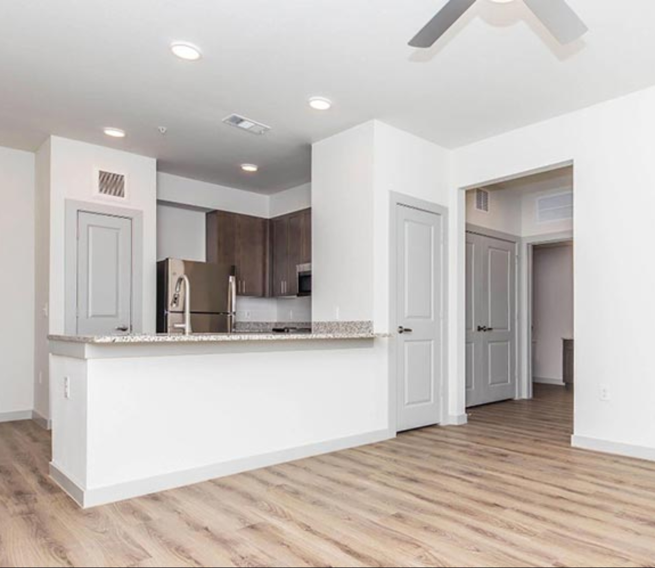 NUEVA COMUNIDAD – LOFTS AT HARTSOOK APARTMENTS