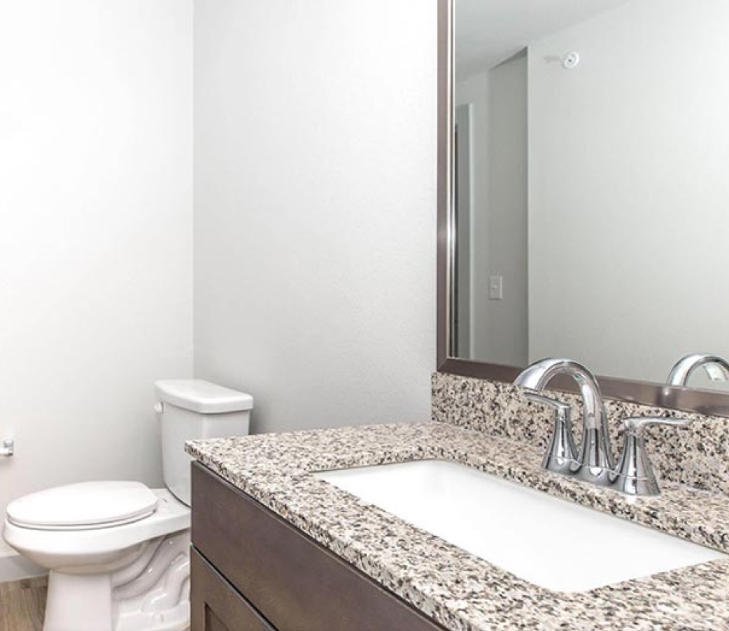 NUEVA COMUNIDAD – LOFTS AT HARTSOOK APARTMENTS
