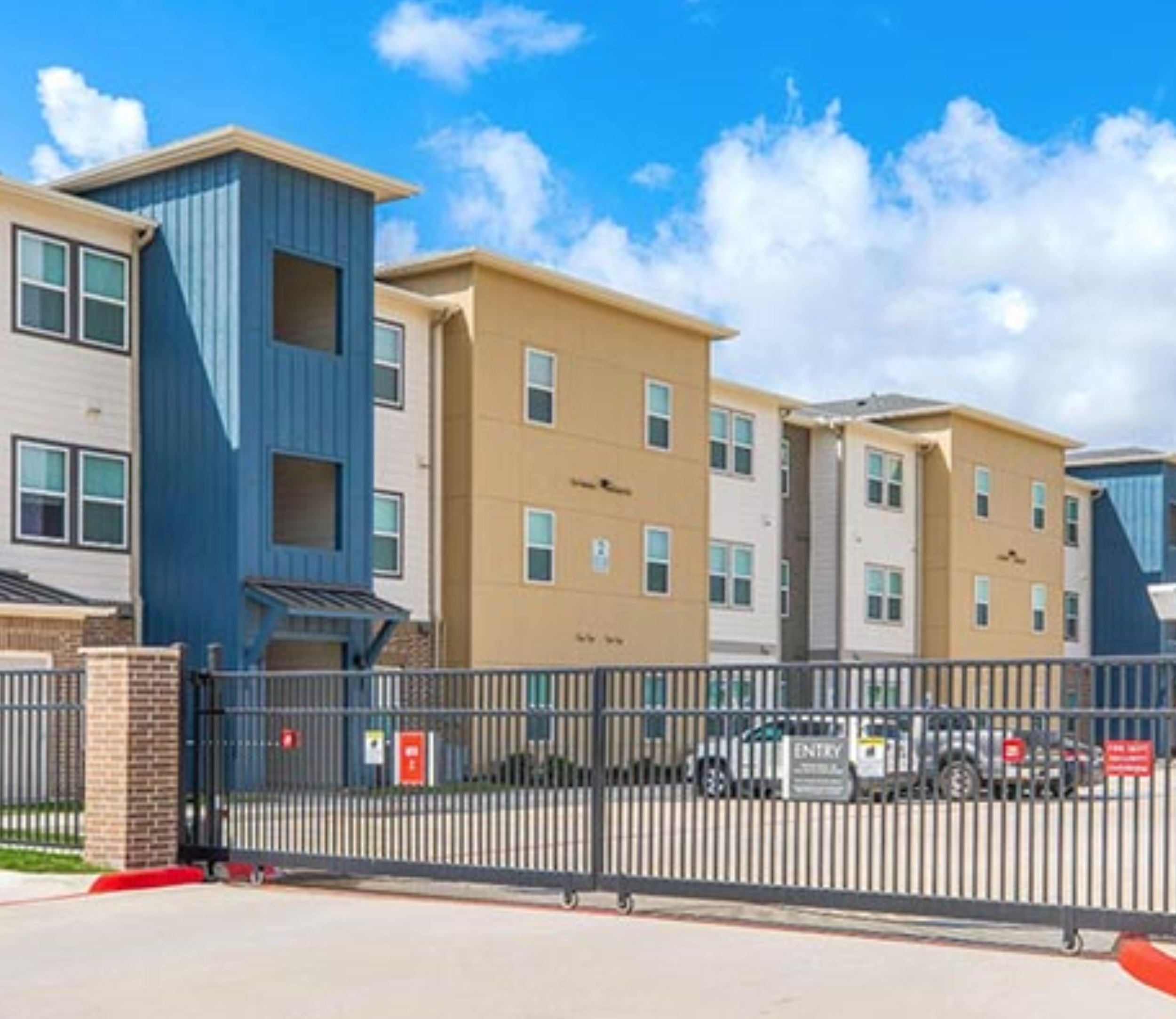 NUEVA COMUNIDAD – LOFTS AT HARTSOOK APARTMENTS